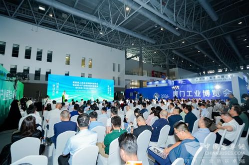 深化 電動福建 建設(shè) 金龍產(chǎn)品組團(tuán)亮相工博會